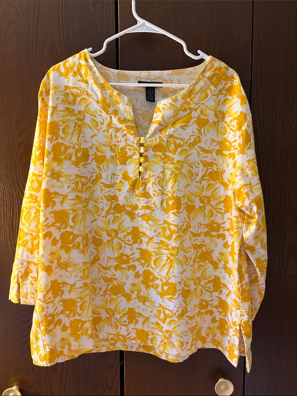 Sherry Taylor Women’s Yellow Floral Linen Blend Top. Size 1X